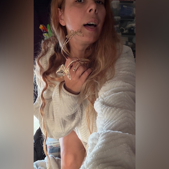 Roman Toga add on bangle in gold tone - Picture 6 of 15